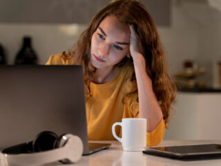 Quando o trabalho isola: os efeitos silenciosos das profissões solitárias na mente 2